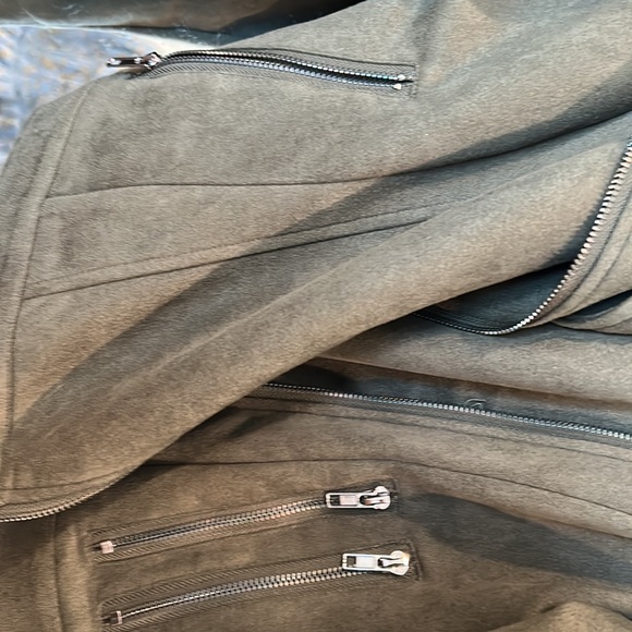 New Francesca’s Green Utility Jacket - Picture 3 of 5